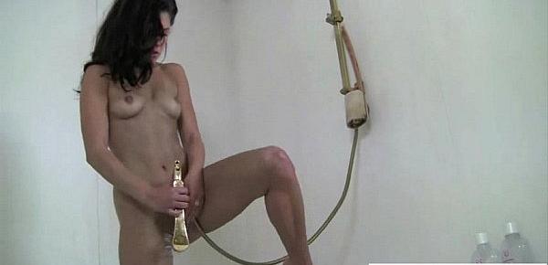  Solo Girl Insert Things In Her Holes video-02